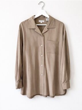 Ann Taylor 100% Silk Button-Up Blouse in Taupe Size L Classic Minimalistic